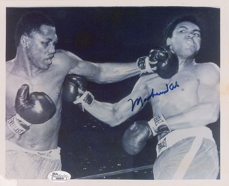 Lot #882 Muhammad Ali Signed Photograph - Image 1