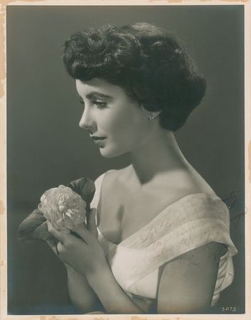 Lot #560 Elizabeth Taylor Signed Photograph - Image 1