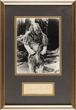 Lot #715 Wizard of Oz: Bert Lahr Signature - Image 1