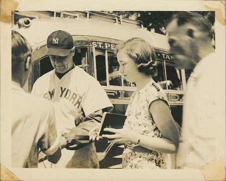 Lot #8232 Lou Gehrig Signed Photograph - Image 4