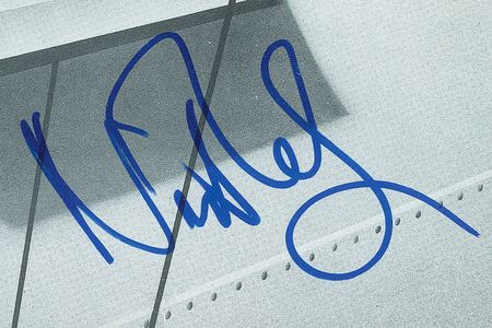 Lot #662 Pink Floyd: Fully signed Works compilation album - Image 2