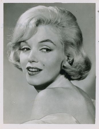 Lot #860 Marilyn Monroe Photograph - Image 1
