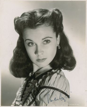 Lot #786 Vivien Leigh: The beautiful Leigh as Scarlett O'Hara - Image 1