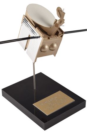 Lot #2206  Koreasat 1 Satellite Model - Image 3