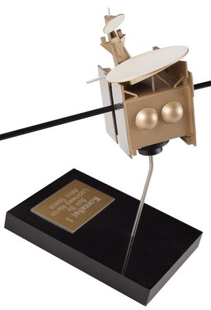 Lot #2206  Koreasat 1 Satellite Model - Image 4