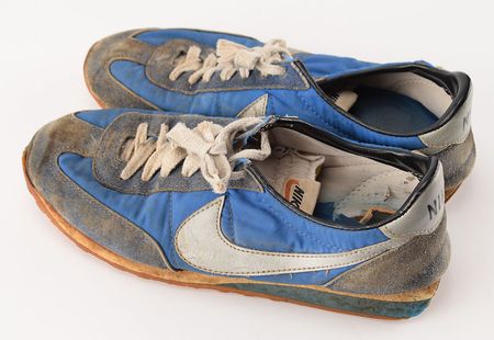 Lot #702 LIVE Boston: Sib Hashian's Studio-Used Pair of 'Kick Drum Nike' Running Shoes Sneakers - Image 2