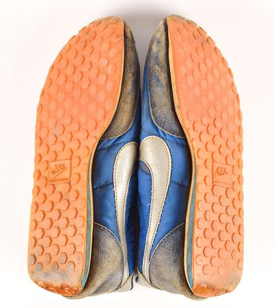 Lot #702 LIVE Boston: Sib Hashian's Studio-Used Pair of 'Kick Drum Nike' Running Shoes Sneakers - Image 6