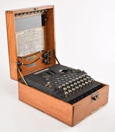 Lot #322 German 1935 Enigma Machine: Fully functioning 1935 Enigma I machine used by the German military - Image 2