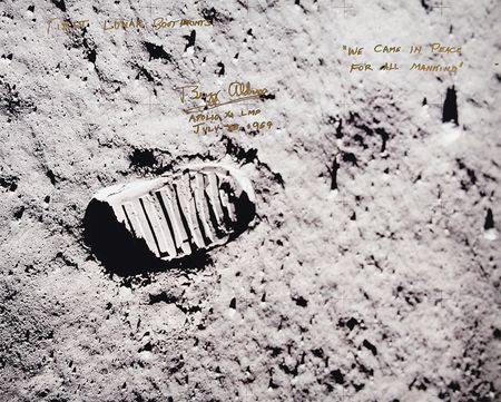 Lot #435 Buzz Aldrin Signed Photograph - Image 1