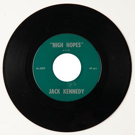 Lot #29  1960 Campaign 25 Original 45 RPM Promo Records + 25 Official Inauguration Programs - both in original packaging - Image 2