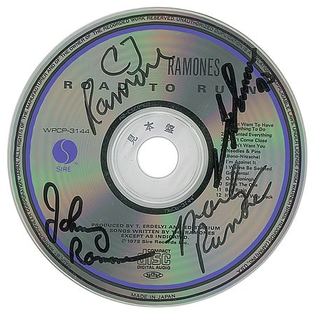 Lot #587 Ramones - Image 1