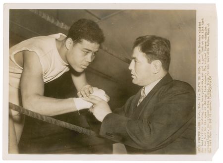 Lot #672 James J. Braddock Signed Photographs - Image 1