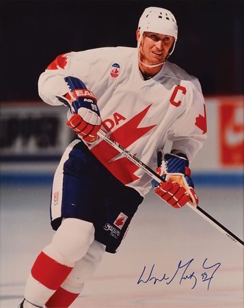 Lot #700 Wayne Gretzky Signed Photograph - Image 1