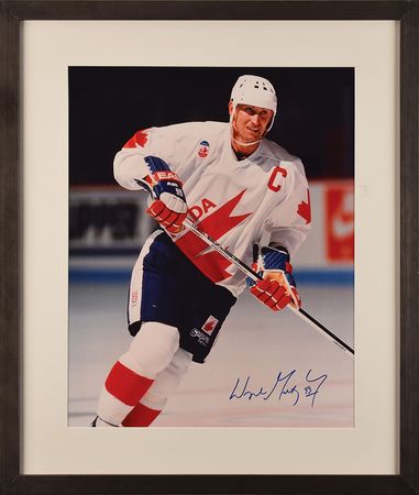 Lot #700 Wayne Gretzky Signed Photograph - Image 2