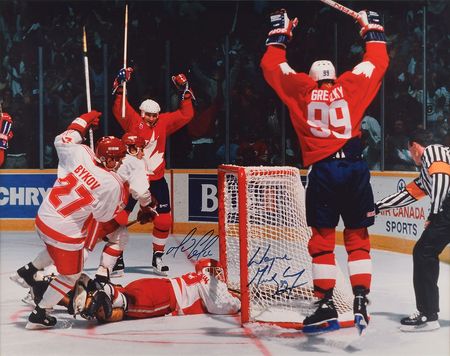 Lot #703 Wayne Gretzky and Mario Lemieux Signed Photograph - Image 1