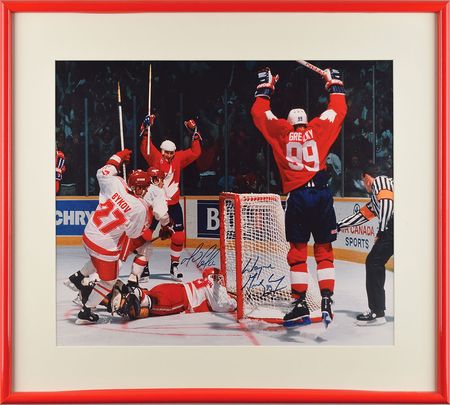 Lot #703 Wayne Gretzky and Mario Lemieux Signed Photograph - Image 2
