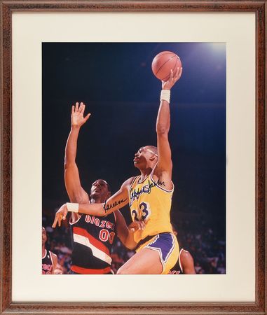 Lot #682 Kareem Abdul-Jabbar Signed Photograph - Image 2