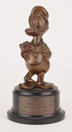 Lot #778 Walt Disney Studios Duckster Award: Superior in-house Disney 'Duckster,' awarded to a film distribution pioneer in 1952 - Image 1