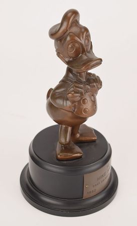 Lot #778 Walt Disney Studios Duckster Award: Superior in-house Disney 'Duckster,' awarded to a film distribution pioneer in 1952 - Image 3
