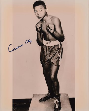 Lot #831 Muhammad Ali Signed Photograph - Image 1