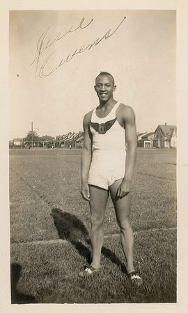 Lot #836 Jesse Owens: Very rare pre-Olympics photos of the legendary track star - Image 2