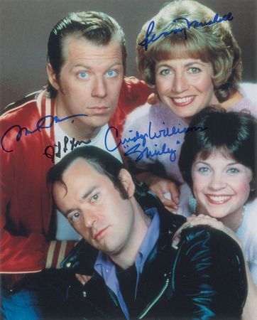 Lot #816  Laverne and Shirley - Image 1