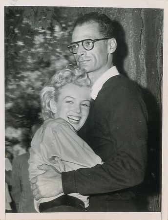 Lot #824 Marilyn Monroe Signature - Image 1