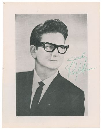 Lot #564 Beatles and Roy Orbison: The Beatles and Roy Orbison rock and sign at the Gaumont Cinema in '63 - Image 2