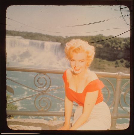 Lot #736 Marilyn Monroe Archive of Original Negatives, Sold With Copyright: Sold with copyright: a remarkable archive of nearly 200 negatives of Marilyn Monroe shot during the production of Niagara - Image 11