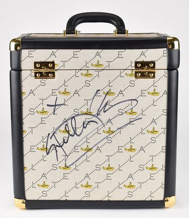 Lot #580 Beatles: Stella McCartney and Billie Eilish: One-of-a-kind Beatles jumper and 'Yellow Submarine' record box from the 'All Together Now' collection, signed by Billie Eilish and Stella McCartney - Image 4