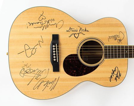Lot #586 Fleetwood Mac: Martin orchestra model guitar, fully signed by the current Fleetwood Mac lineup?plus three rare guitar picks - Image 2