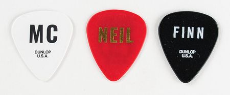 Lot #586 Fleetwood Mac: Martin orchestra model guitar, fully signed by the current Fleetwood Mac lineup?plus three rare guitar picks - Image 3