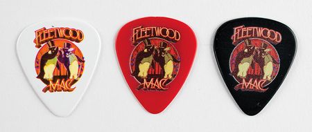 Lot #586 Fleetwood Mac: Martin orchestra model guitar, fully signed by the current Fleetwood Mac lineup?plus three rare guitar picks - Image 4