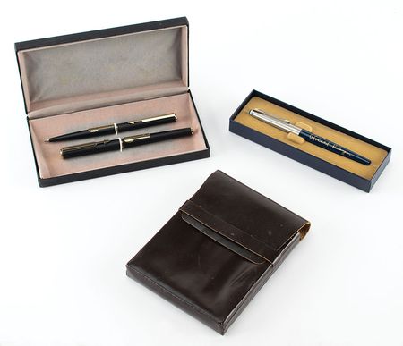 Lot #177 Ronald Reagan and George Bush Pens - Image 1