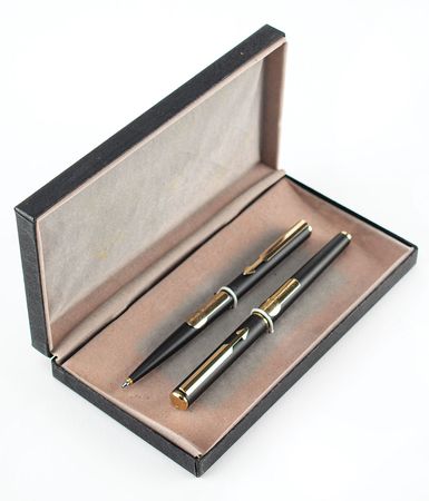 Lot #177 Ronald Reagan and George Bush Pens - Image 3
