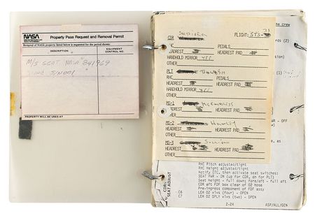 Lot #8600  STS-31 Training-Used Crew Manual - Image 2