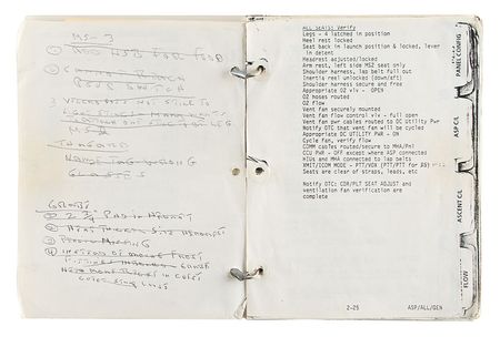 Lot #8600  STS-31 Training-Used Crew Manual - Image 4