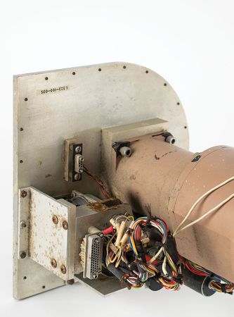 Lot #8098  Apollo Command Module Simulator Sextant/Telescope Optical Components - Image 5
