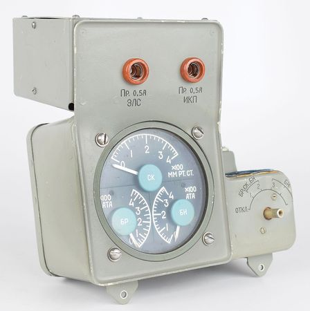 Lot #8580  Salyut Manometer/Pressure Gauge