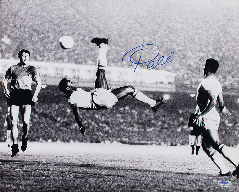 Lot 1040 Pele Signed Photograph