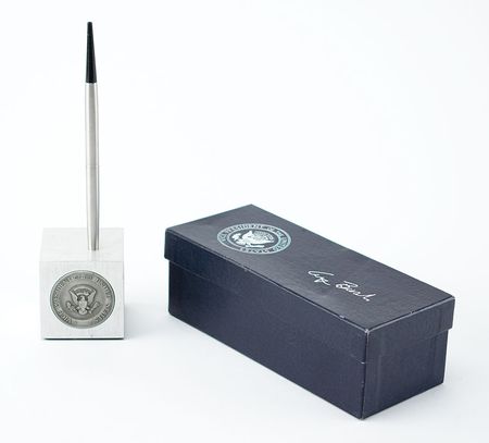 Lot #78 George Bush Pens - Image 2
