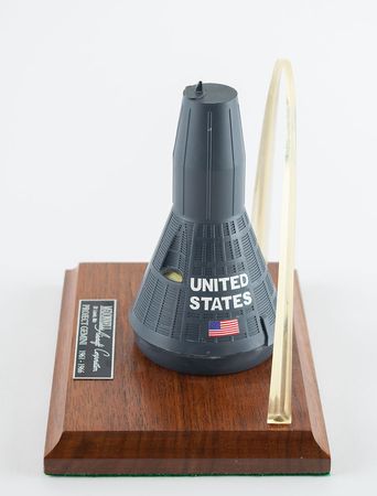 Lot #587 Gemini Spacecraft Model - Image 3