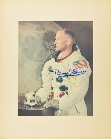 Lot #568 Buzz Aldrin Signed Photograph - Image 2