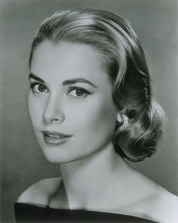 Lot #932 Grace Kelly Signature - Image 1