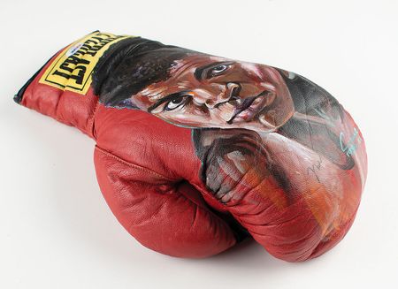 Lot #1001 Muhammad Ali Boxing Glove - Image 1