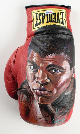 Lot #1001 Muhammad Ali Boxing Glove - Image 2