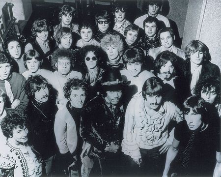 Lot #9068 Jimi Hendrix Experience Signatures - Image 3