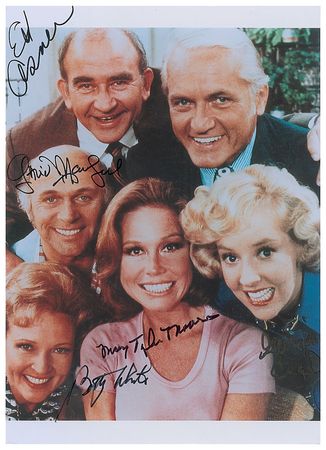 Lot #962 The Mary Tyler Moore Show - Image 2