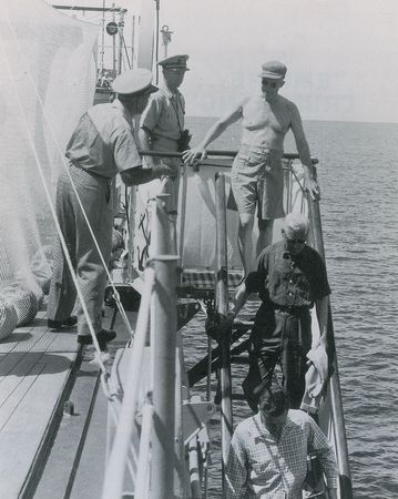 Lot #8047 Dwight D. Eisenhower: December 1959 Ike handwritten note penned aboard the U.S.S Des Moines - Image 6
