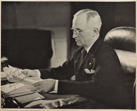 Lot #75 Harry S. Truman: Colossal portrait of the president - Image 1